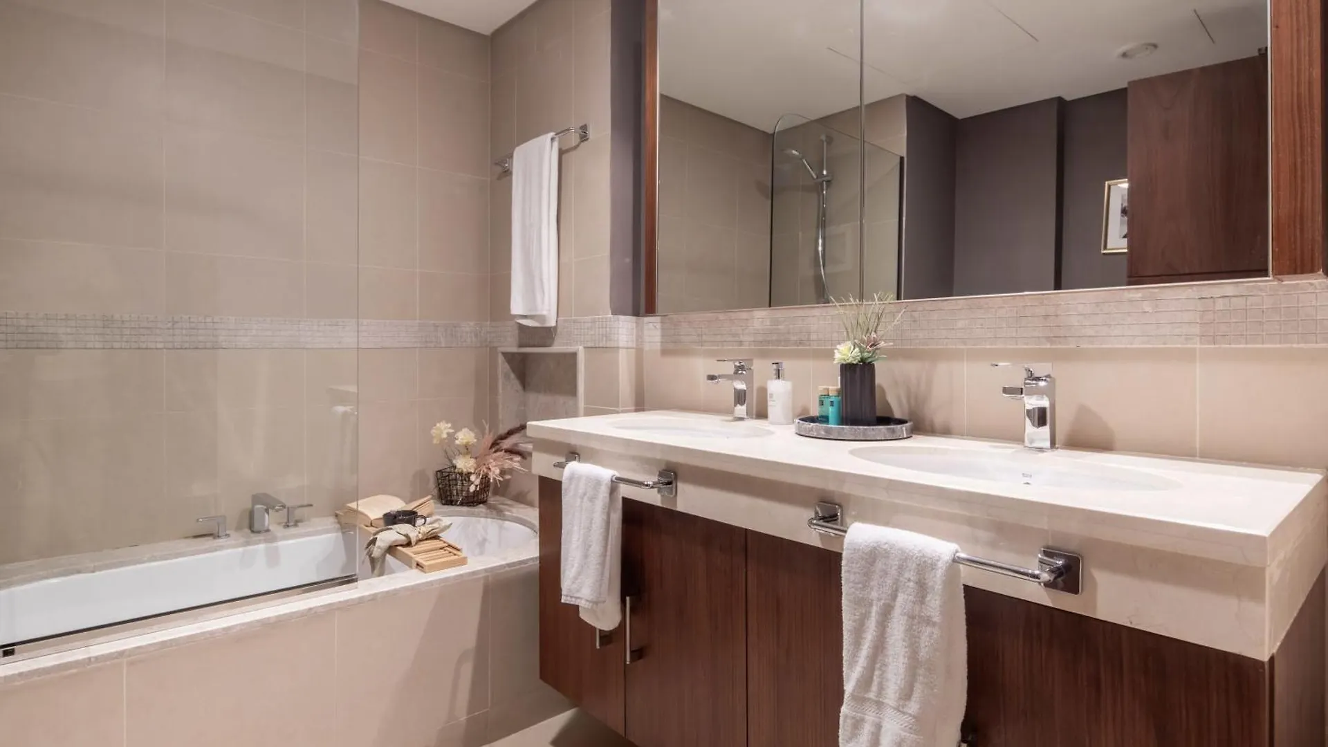 Frank Porter - Burj Vista Dubai Apartment
