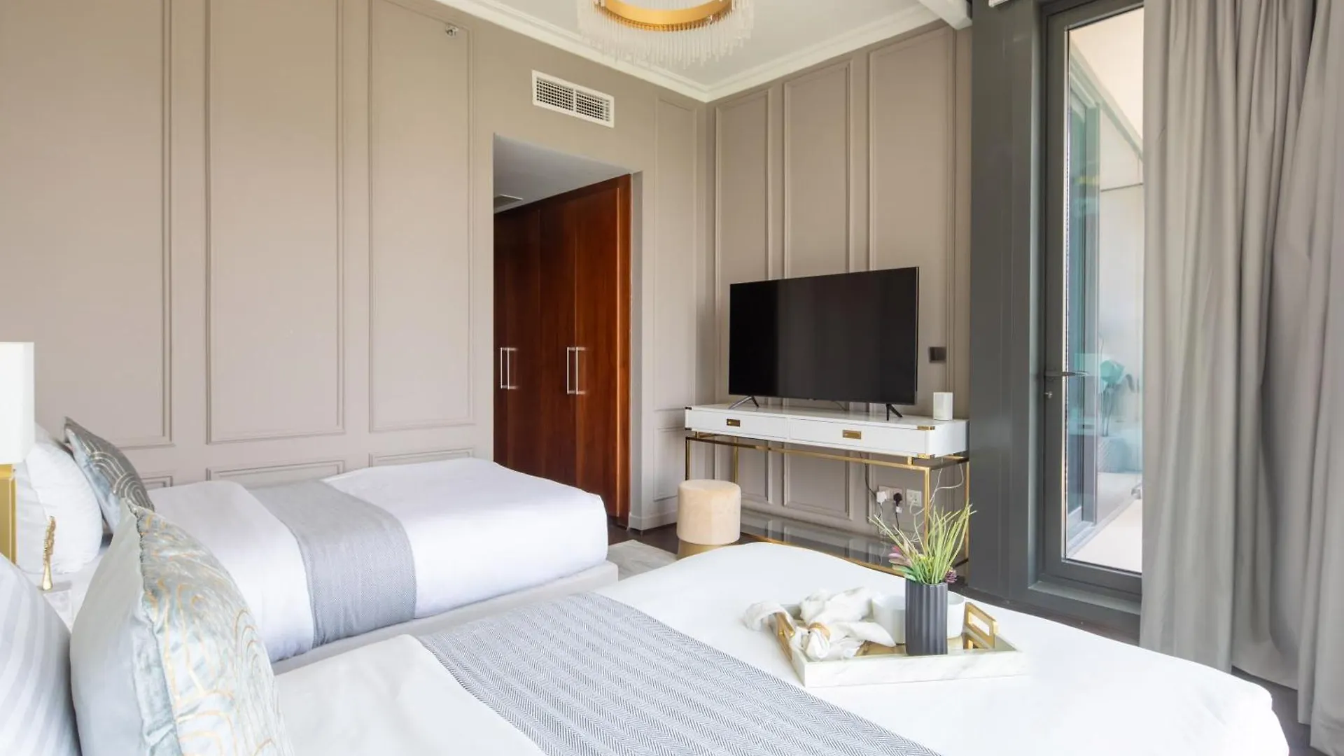 Frank Porter - Burj Vista Dubai Apartment