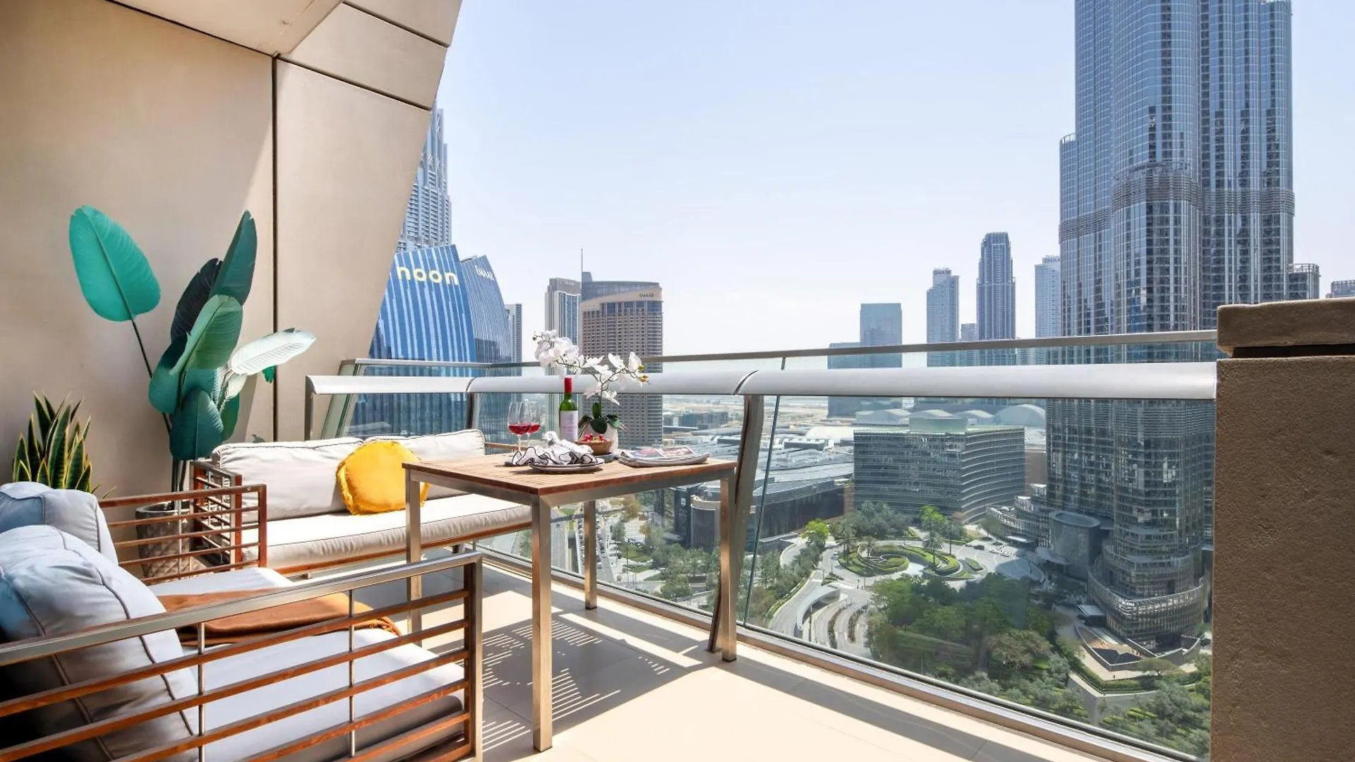 Frank Porter - Burj Vista Dubai Apartment