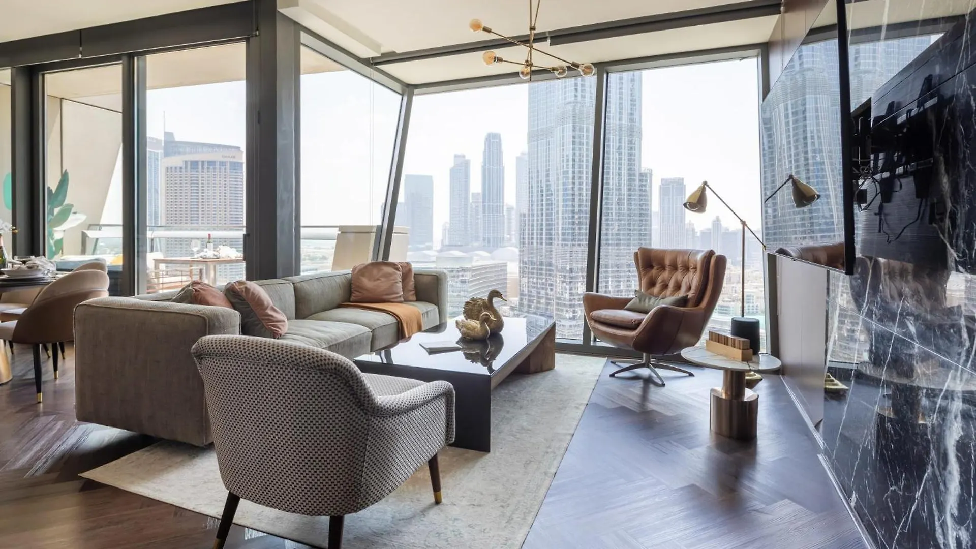 Frank Porter - Burj Vista Dubai 0*,